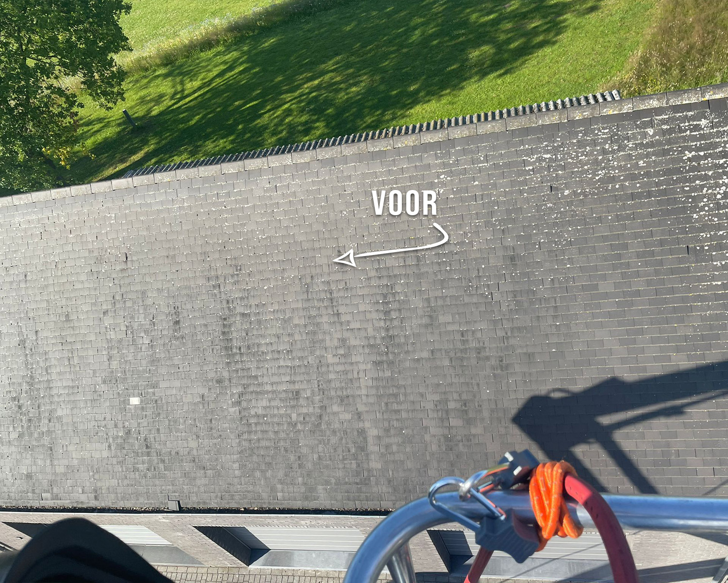 Dak Ontmossen Voor en Na