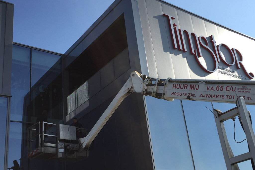 Schoonmaken Buitenkant van Kantoor Arendonk